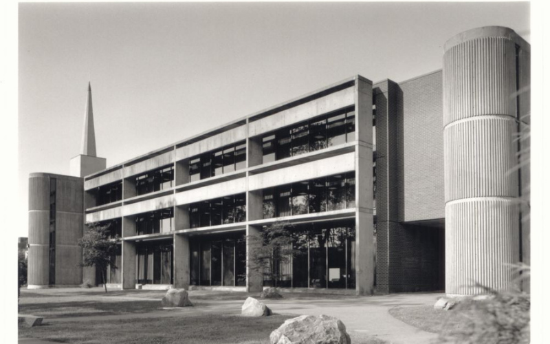 Construction of the exterior of the library in 1975